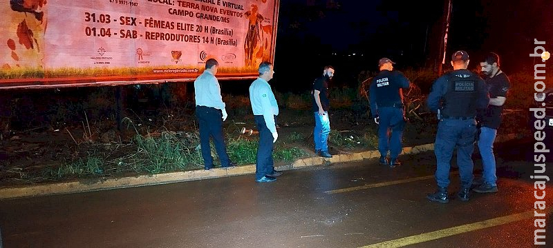Homem nu é encontrado morto na beira da rodovia em Dourados