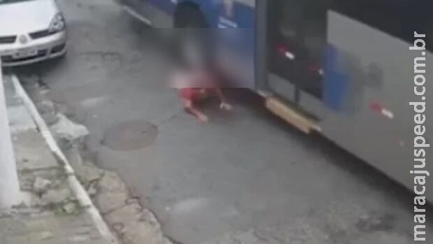 Idoso discute com motorista e morre atropelado por ônibus em São Paulo Idoso discute com motorista e morre atropelado por ônibus em São Paulo