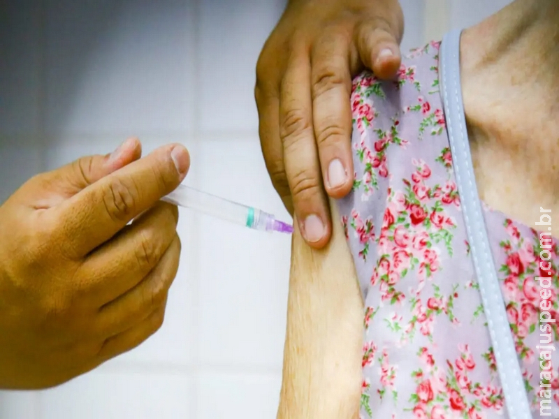 Idosos com 60 anos e trabalhadores da saúde de 40 anos podem receber bivalente em Campo Grande Idosos com 60 anos e trabalhadores da saúde de 40 anos podem receber bivalente em Campo Grande
