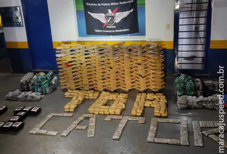 Jovem tenta fugir da polícia em carro carregado com maconha, skunk e haxixe 