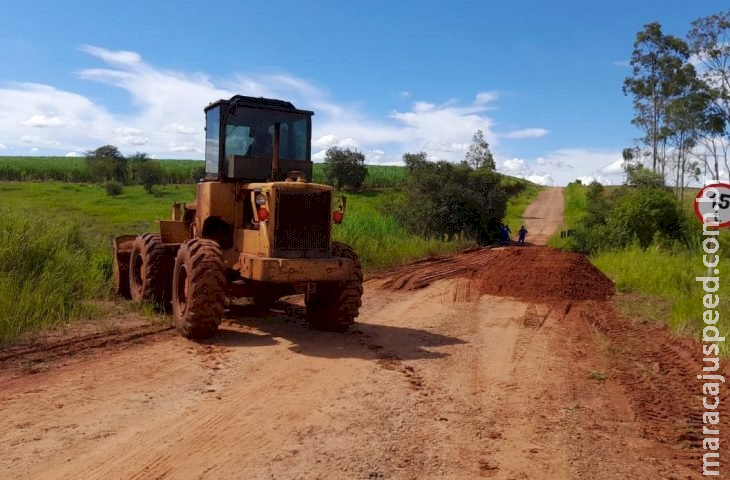 Manutenção em pontos críticos das rodovias MS-213 e MS-162 garante escoamento da safra Manutenção em pontos críticos das rodovias MS-213 e MS-162 garante escoamento da safra