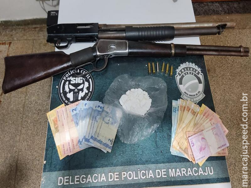 Ação conjunta, Polícia Civil de Maracaju, Polícia Militar e Polícia Civil de Rio Brilhante, ao cumprirem mandados, prendem homem em flagrante por tráfico de cocaína e localizam armas de fogo e munições