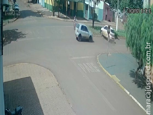 Maracaju: Condutor desatento ocasiona colisão entre veículos na Av. Marechal Floriano Maracaju: Condutor desatento ocasiona colisão entre veículos na Av. Marechal Floriano