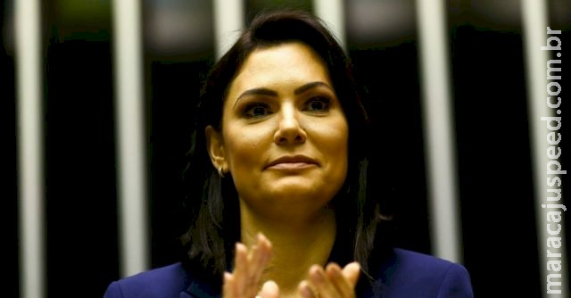 Michelle Bolsonaro assume PL Mulher e faz ironias sobre escândalo das joias