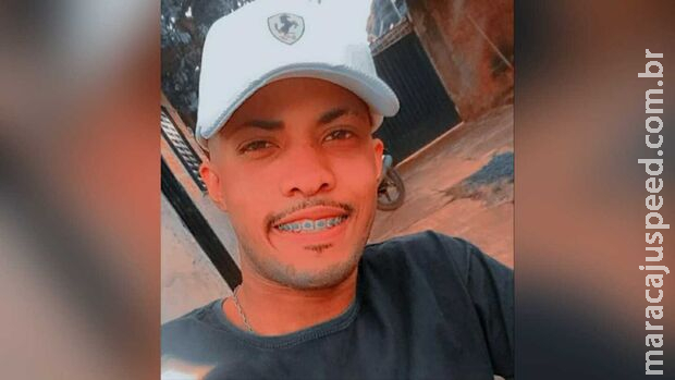 Motociclista que empinava moto foge da polícia, bate em carro e morre em Campo Grande