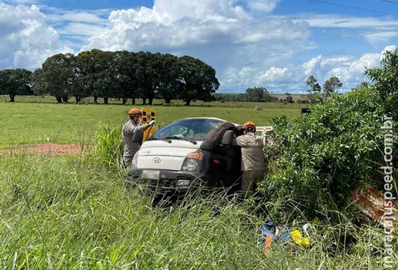 Motorista fica ferido após capotamento de utilitário em rodovia estadual Motorista fica ferido após capotamento de utilitário em rodovia estadual