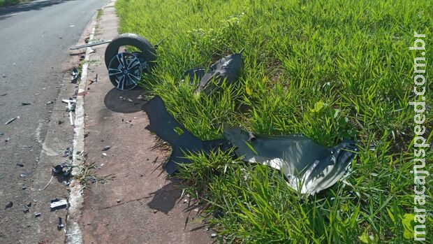 Motorista tem mal súbito, bate veículo em poste e deixa bairro sem energia em Campo Grande Motorista tem mal súbito, bate veículo em poste e deixa bairro sem energia em Campo Grande