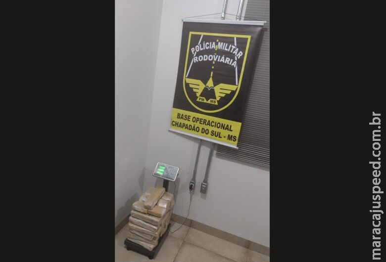 Mulher é flagrada com maconha avaliada em mais de R$ 40 mil Mulher é flagrada com maconha avaliada em mais de R$ 40 mil