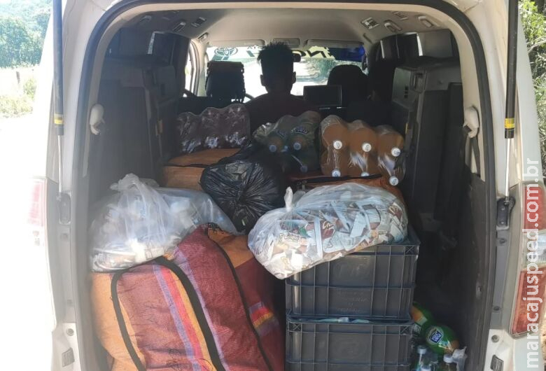 Polícia apreende produtos de contrabando em van boliviana 