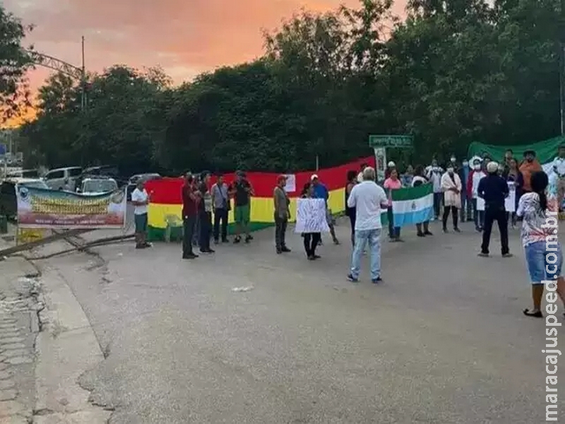 Professores bolivianos voltam a fechar fronteira com Corumbá