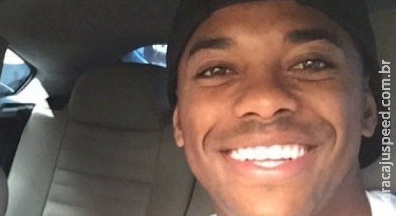 STJ determina que Robinho entregue o passaporte à Justiça