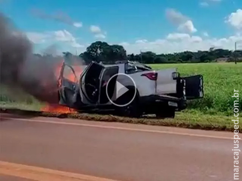 Veículo pega fogo e assusta motoristas na BR-060