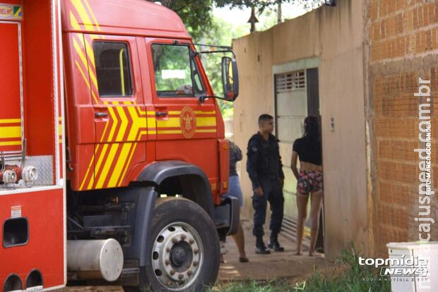 Vizinha é quem salvou criança durante incêndio em casa no Campo Nobre Vizinha é quem salvou criança durante incêndio em casa no Campo Nobre