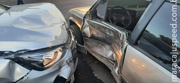 Acidente com carros e bicicleta deixa dois feridos em Corumbá