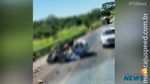 Adolescente de 16 anos sobrevive a acidente que matou casal e criança Adolescente de 16 anos sobrevive a acidente que matou casal e criança