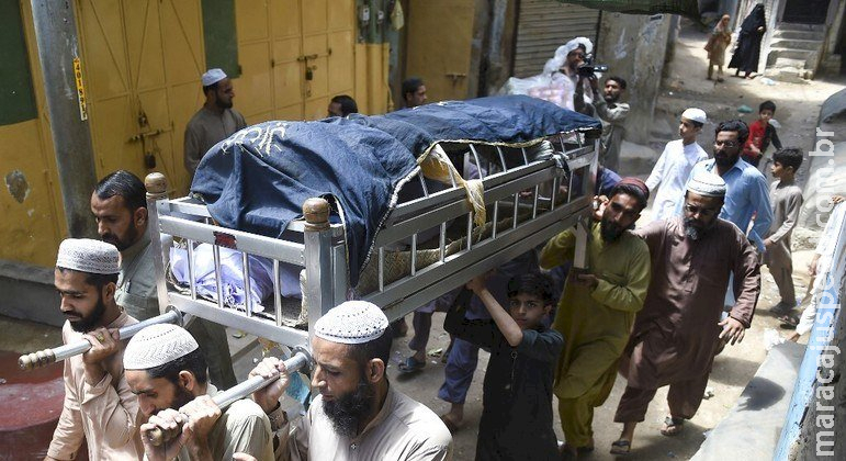 Ao menos 11 pessoas morrem pisoteadas durante distribuição de comida no Paquistão