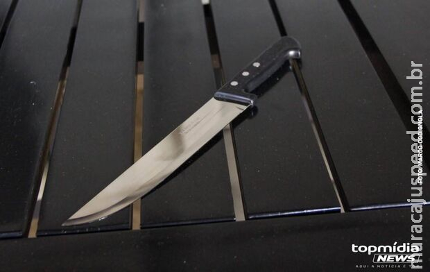 Após quase ser agredida, mulher acerta facada na artéria do irmão em Costa Rica