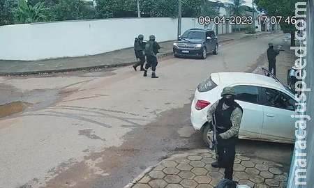 Bandidos invadem quartel da Polícia Militar e roubam empresa de valores 