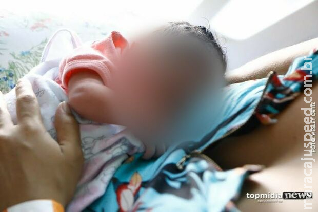 Bebê de 2 meses morre e família acusa hospital de negligência em Coxim