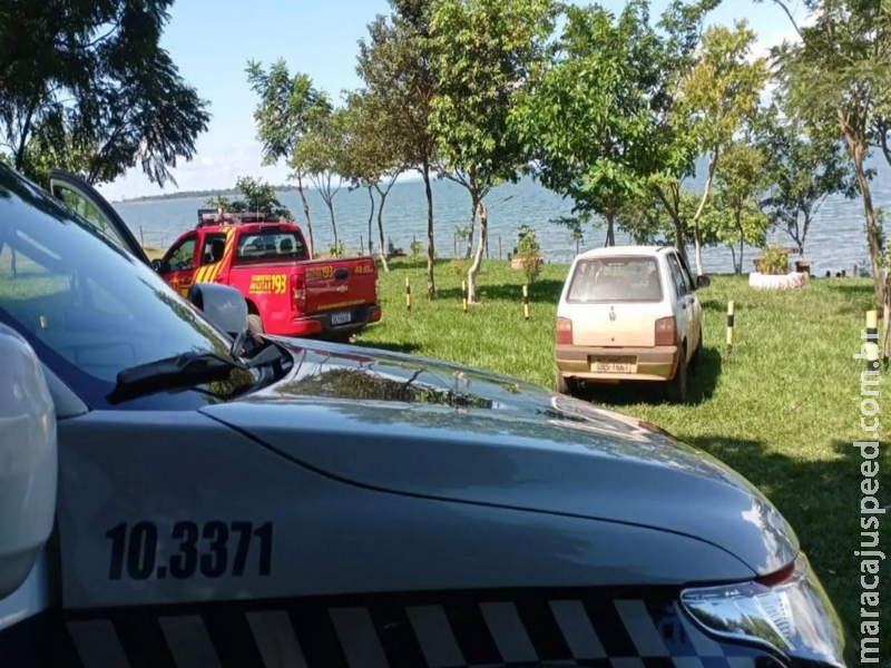 Bombeiros retomam buscas por jovem que desapareceu no Rio Paraná após caiaque virar Bombeiros retomam buscas por jovem que desapareceu no Rio Paraná após caiaque virar