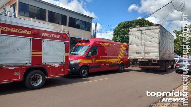 Caminhão bate em viatura de resgate durante atendimento em Campo Grande Caminhão bate em viatura de resgate durante atendimento em Campo Grande