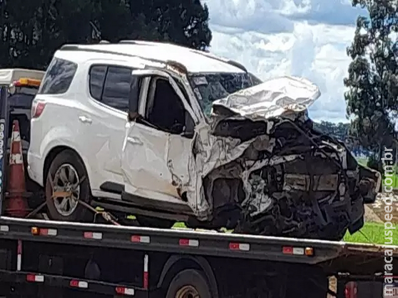 Colisão frontal entre caminhonete e SUV deixa 5 feridos