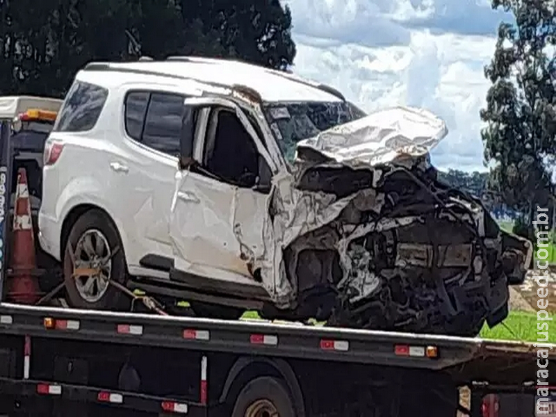 Colisão frontal entre caminhonete e SUV deixa 5 feridos Colisão frontal entre caminhonete e SUV deixa 5 feridos