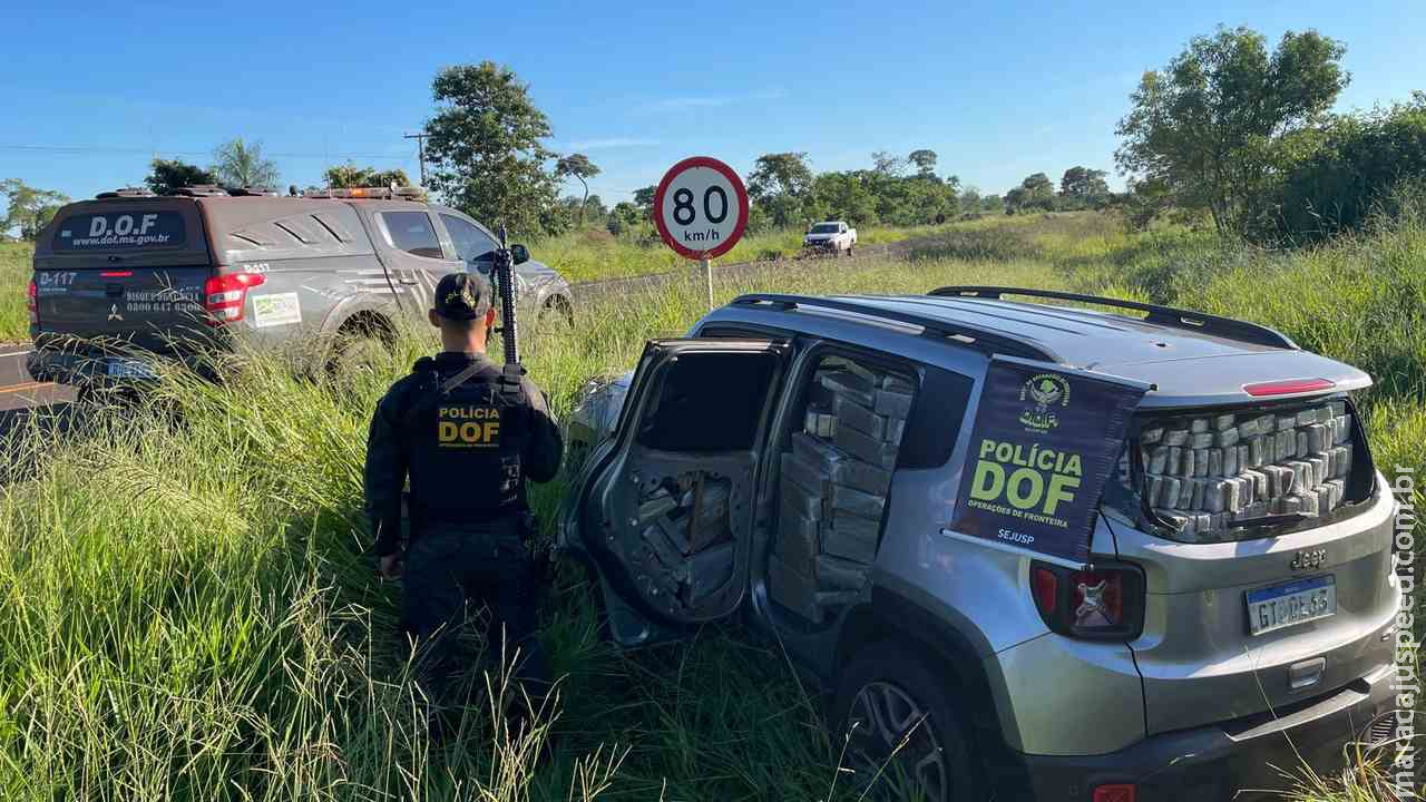 Com carro lotado de maconha, traficante fura bloqueio policial, sai da pista e acaba preso Com carro lotado de maconha, traficante fura bloqueio policial, sai da pista e acaba preso