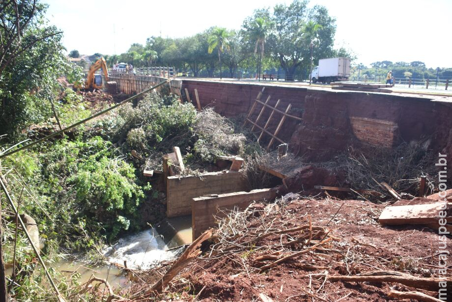 Com obras a todo vapor, problema do Lago do Amor só será resolvido com desassoreamento