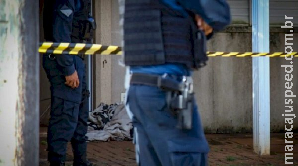 Corpo de homem é encontrado caído na porta de casa dentro de condomínio em MS