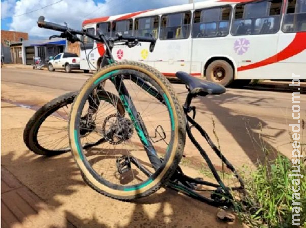 Criança fica gravemente ferida ao ser atropelada por ônibus em MS