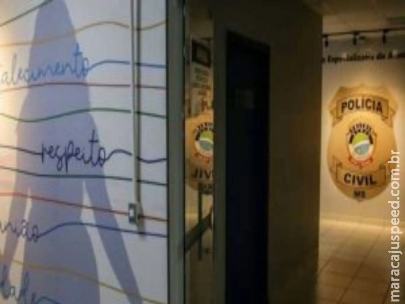 Criança tem roupas rasgadas é arrastada pelos cabelos e mãe levada para a delegacia na Capital