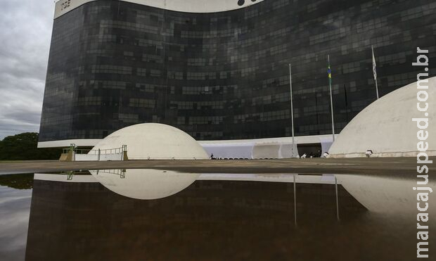 Defesa de Bolsonaro pede suspeição de Moraes; TSE nega