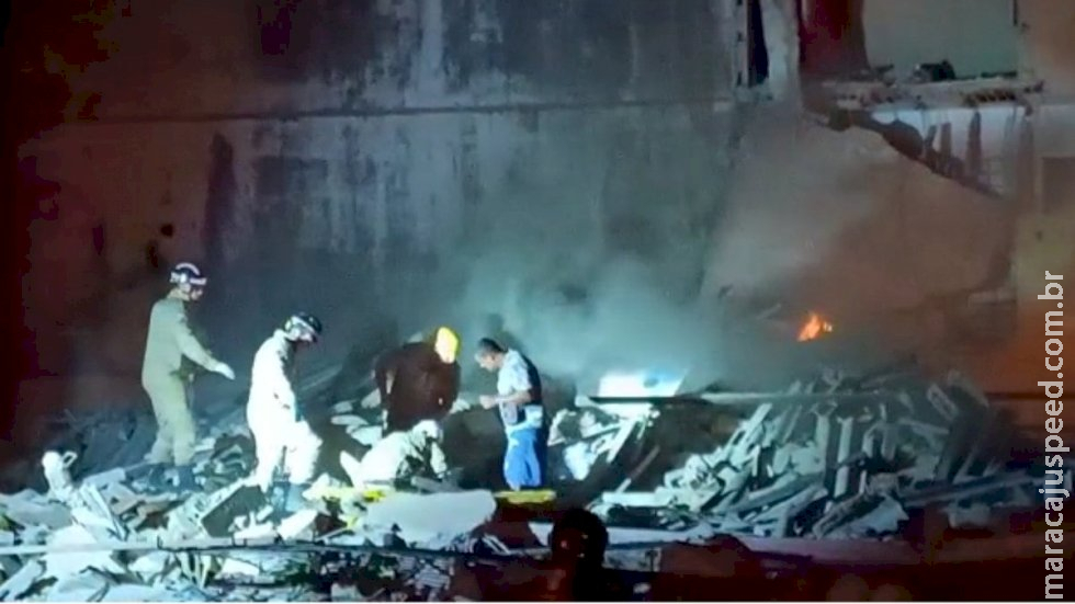 Edifício desaba e pega fogo em Olinda; duas pessoas morreram