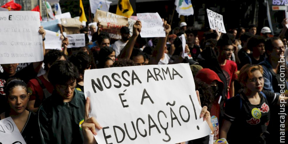 Governo suspende cronograma de implementação do Novo Ensino Médio Governo suspende cronograma de implementação do Novo Ensino Médio