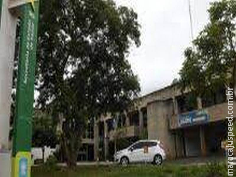 Homem é deixado em porta de hospital por uma mulher após atentado