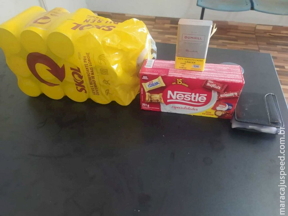 Homem é preso por furtar carteira e fazer compras com cartão da vítima