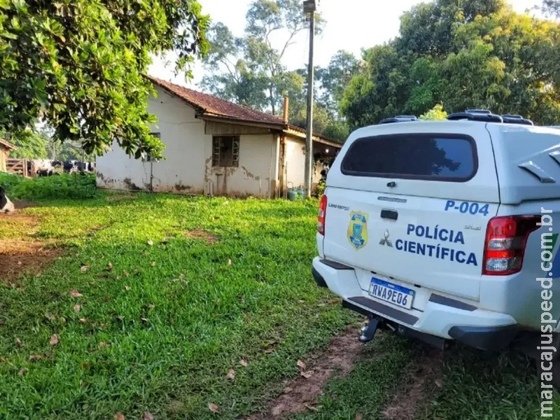 Homem que matou a própria esposa a facadas segue foragido 