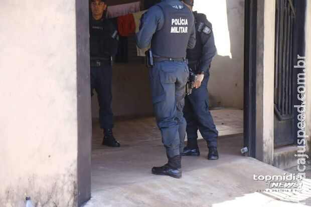 Homem vê marcas no filho e diz que ex-mulher o surrou com fio nas costas no Caiobá 