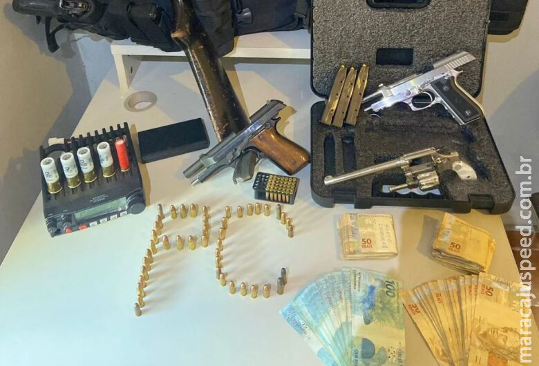 Homens são presos por posse irregular de arma de fogo e munições