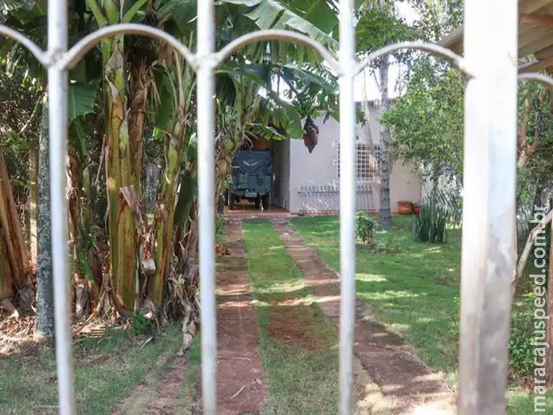 Juiz concede liberdade à mulher que esfaqueou ex-marido e esposa