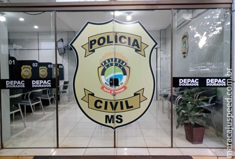 Ladrões levam carro e moto após derrubarem portão de garagem 