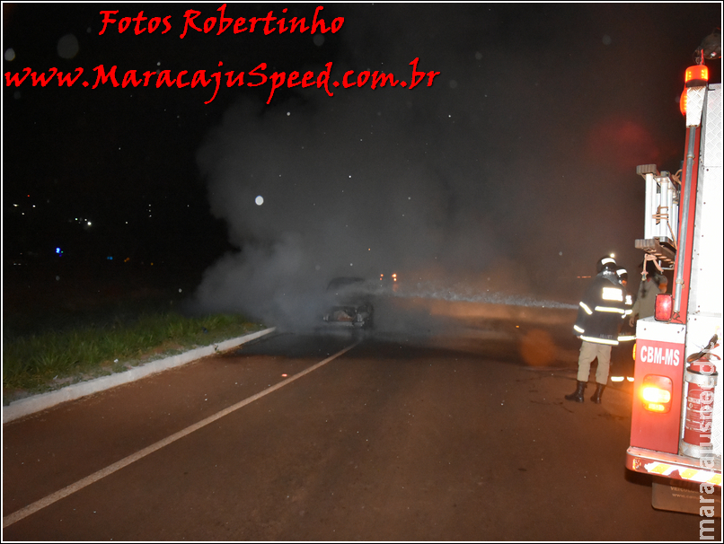 Maracaju: Corpo de Bombeiros atendem ocorrência de incêndio em veículo carregado com cigarro contrabandeado Maracaju: Corpo de Bombeiros atendem ocorrência de incêndio em veículo carregado com cigarro contrabandeado