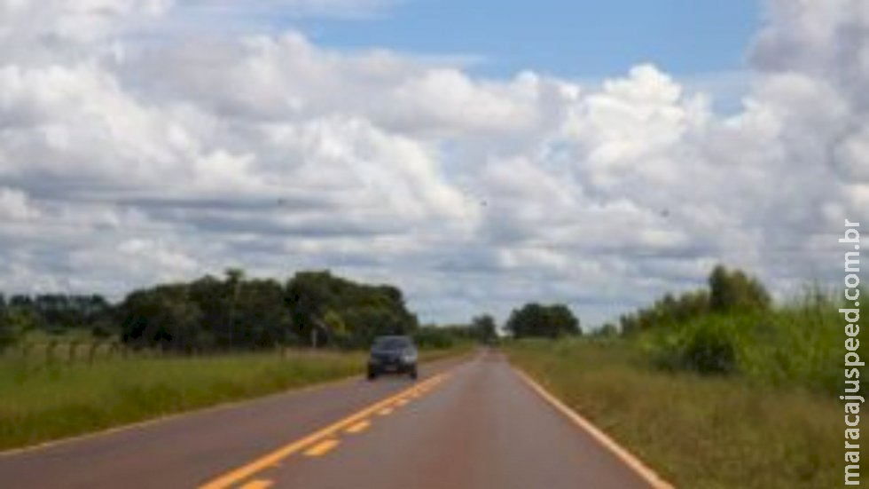 Motorista perde controle, capota carro na MS-040 e três ficam feridos Motorista perde controle, capota carro na MS-040 e três ficam feridos