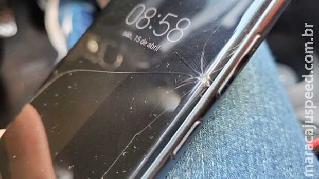 Mulher enforca adolescente na frente da polícia, mas leva golpes de celular e vai parar na UPA