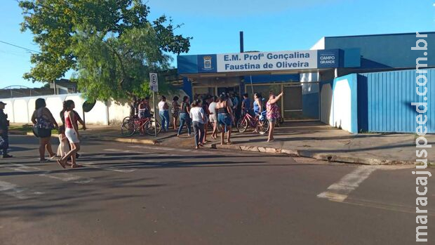 Pais se reúnem em escola após alerta de massacre no Tarumã