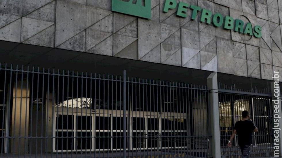 Petrobras reduz preço de diesel para as distribuidoras em R$ 0,38