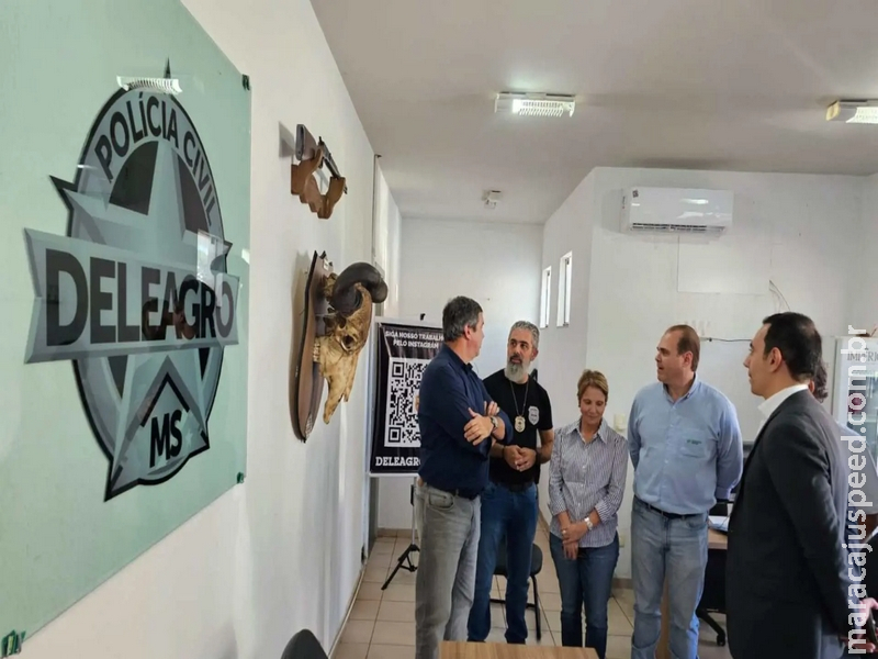 Riedel e Tereza Cristina visitam estande de delegacia contra crimes rurais na Expogrande