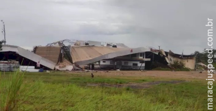 Temporal com ventos de 59 km/h destrói coberturas de postos