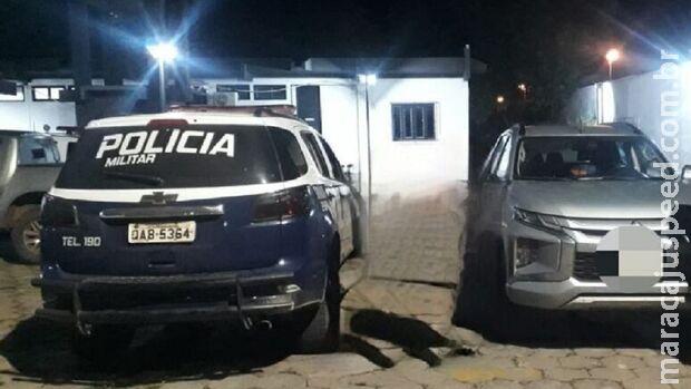 Trio é flagrado tentando 